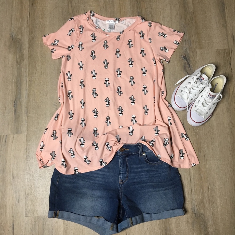 Medium Torrance Tee. NWT. Super Cute Cactus Print!